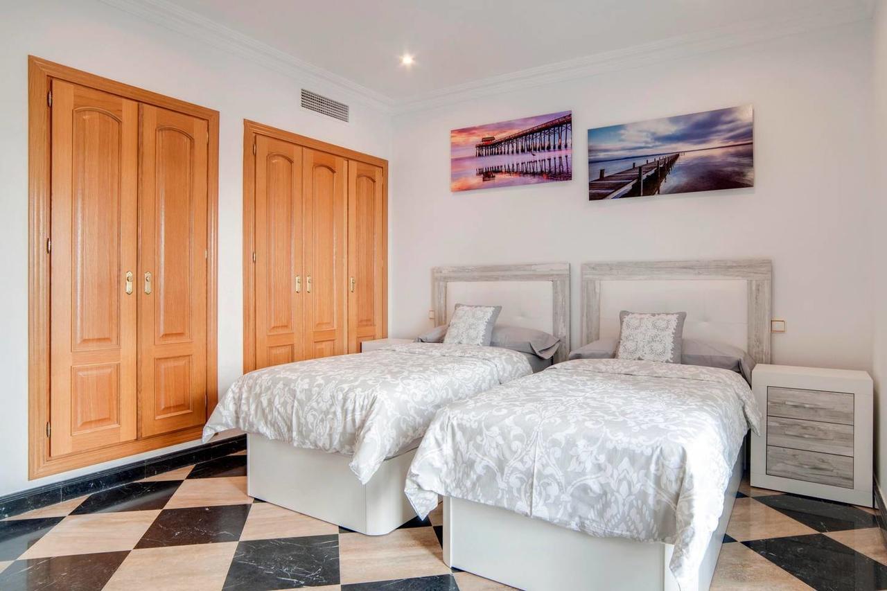 Apartamento OleHolidays PB 218 Primera línea de Mar Puerto Banús Marbella Exterior foto